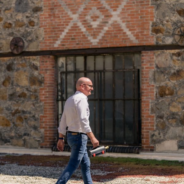 Porte-bouteille Maroquinor porté 2