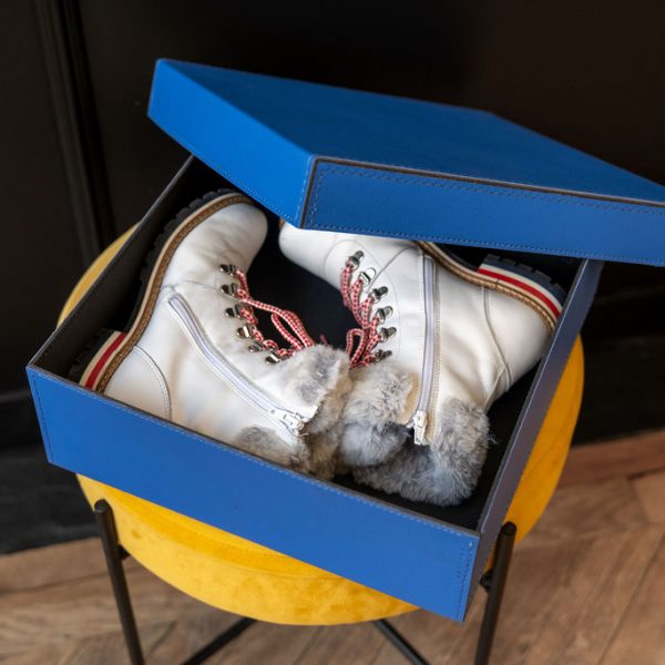 Grande boîte exemple chaussures tige haute